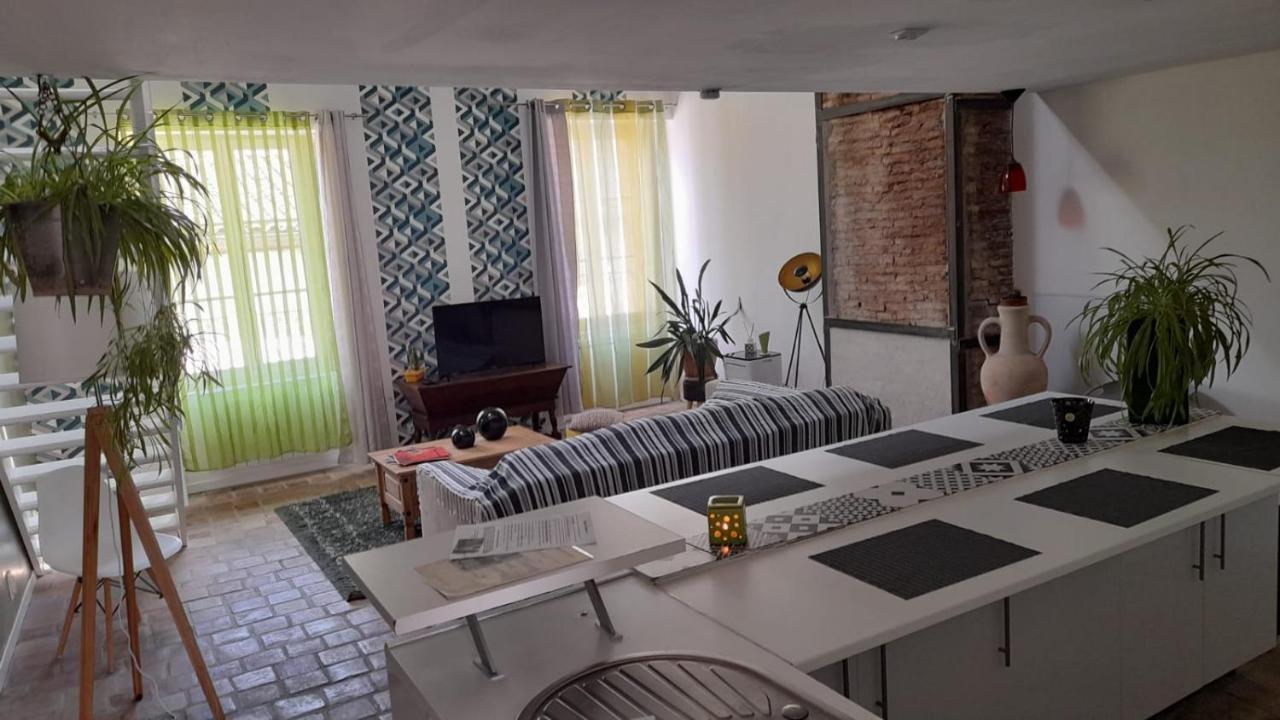 Tournus Castrum Romain- Loft 90M2 - 3 Etoiles - Petit Box Velo - 5Mn Autoroute ภายนอก รูปภาพ